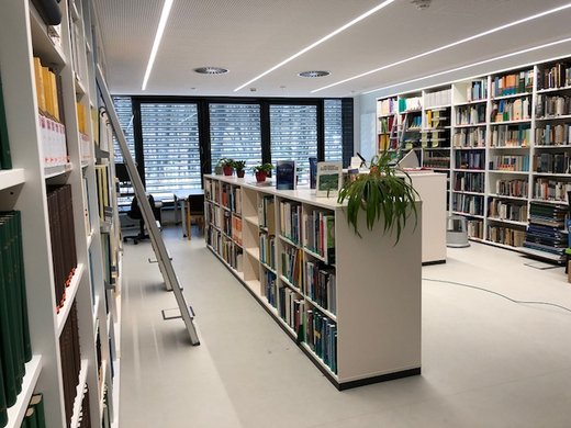 Blick in die AWI-Bibliothek in A45S